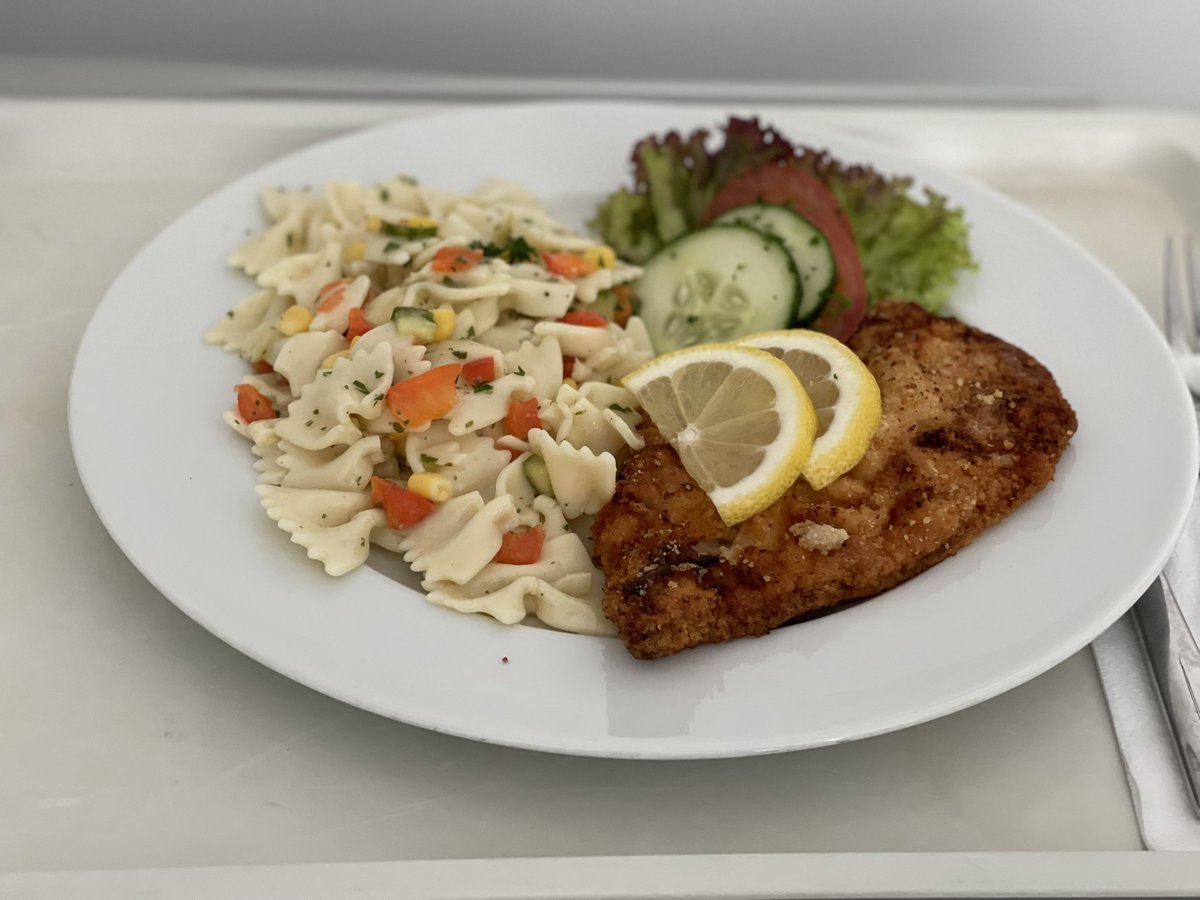 frenocomio's tweet image. Heute Abend in der Cuisine Santé:
Nudelsalat mit Hähnchenschnitzel (kalt)