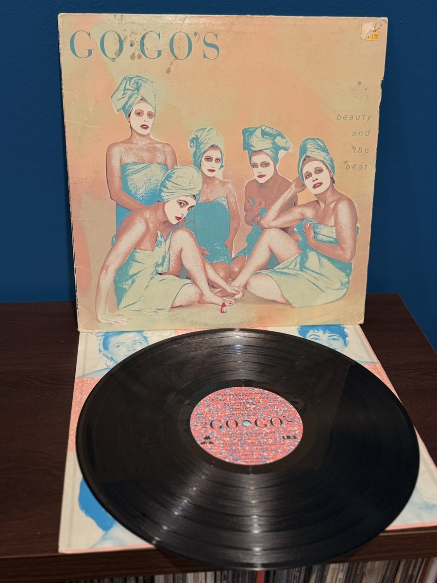 realSamGoodie's tweet image. 🎶 #NowPlaying…

The Go-Go’s – Beauty And The Beat 💄🎶

Pop-punk perfection with unstoppable energy — every track still sparkles.

#TheGoGos #BeautyAndTheBeat #Vinyl #VinylCollection #VinylCommunity #MusicCollection #Music #NowSpinning 📀🎵