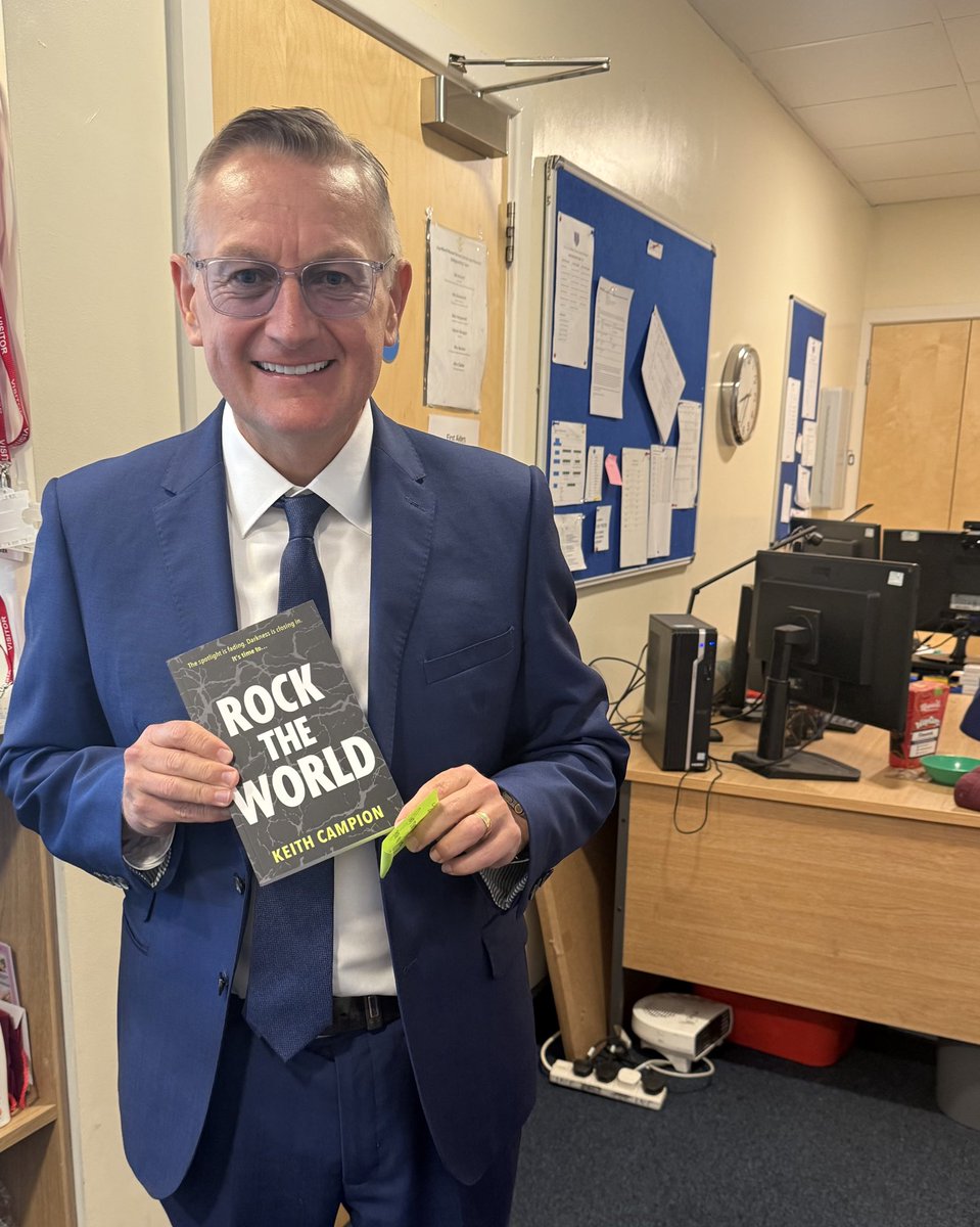 simonkidwell's tweet image. Hi @keith_campion, thank you for the pre-publication copy of Rock the World! 📖🎸
#SummerRead #RockTheWorld #1980s