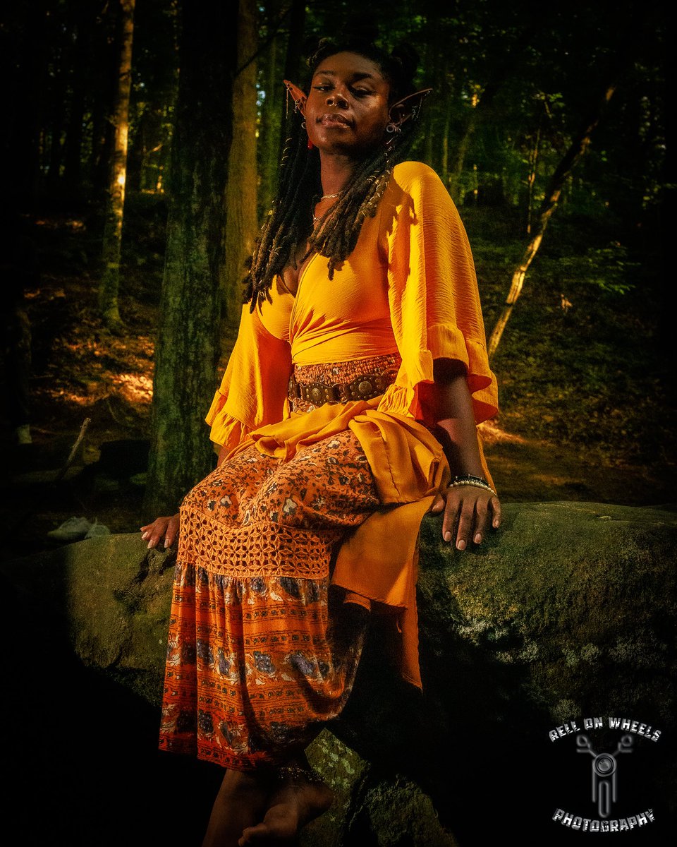 thevespa_woman's tweet image. “Goddess Hour” by @/rellonwheelsphotography on IG