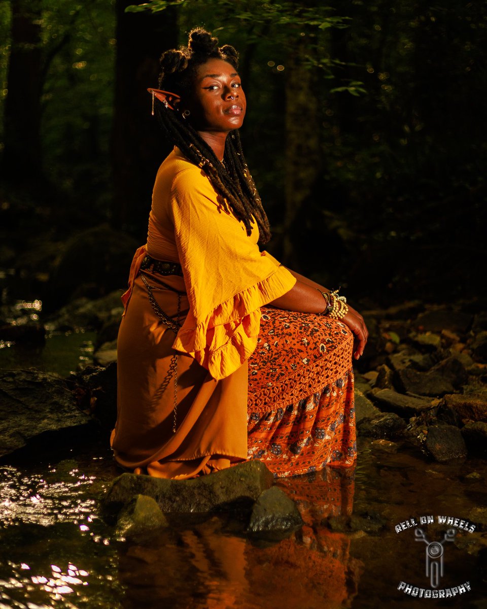 thevespa_woman's tweet image. “Goddess Hour” by @/rellonwheelsphotography on IG