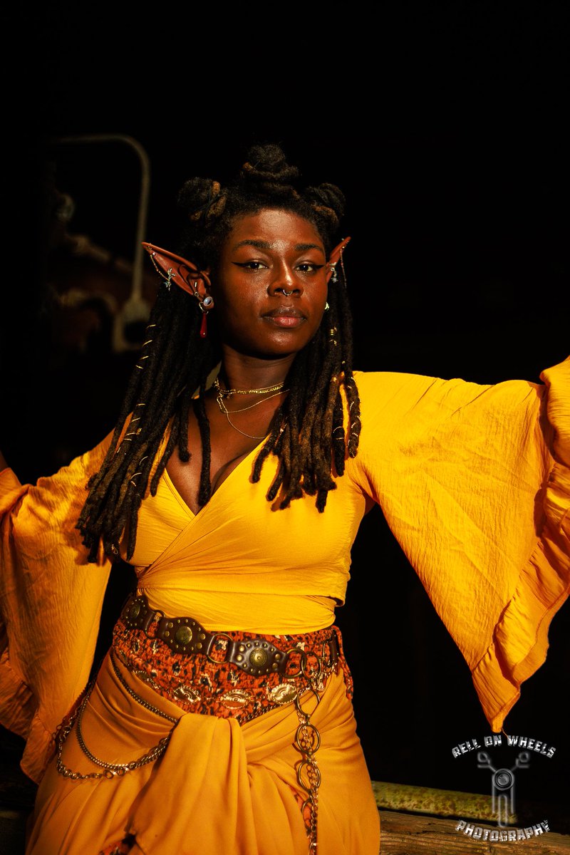 thevespa_woman's tweet image. “Goddess Hour” by @/rellonwheelsphotography on IG