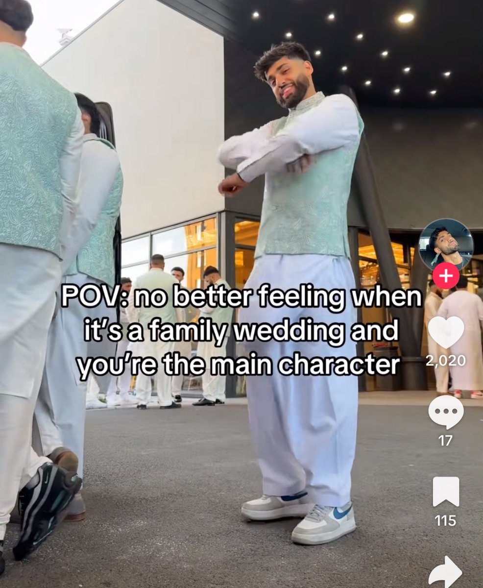 abujii_'s tweet image. trainers with asian clothes at a wedding is crazeeee.