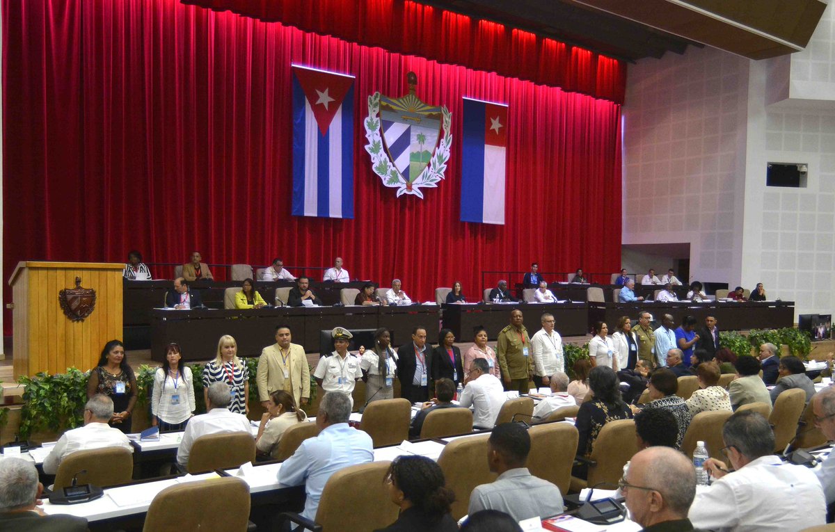 MES (@cubames) on Twitter photo 🇨🇺| #Hoy inició el Quinto Período Ordinario de Sesiones de la <a href="/AsambleaCuba/">Asamblea Nacional Cuba</a>, con la presencia del General de Ejército Raúl Castro Ruz, líder de la Revolución Cubana; y del Primer Secretario del <a href="/PartidoPCC/">Partido Comunista de Cuba</a> y Presidente <a href="/DiazCanelB/">Miguel Díaz-Canel Bermúdez</a>.
#UnidosXCuba #CubaEstáFirme 🇨🇺| #Hoy inició el Quinto Período Ordinario de Sesiones de la <a href="/AsambleaCuba/">Asamblea Nacional Cuba</a>, con la presencia del General de Ejército Raúl Castro Ruz, líder de la Revolución Cubana; y del Primer Secretario del <a href="/PartidoPCC/">Partido Comunista de Cuba</a> y Presidente <a href="/DiazCanelB/">Miguel Díaz-Canel Bermúdez</a>.
#UnidosXCuba #CubaEstáFirme