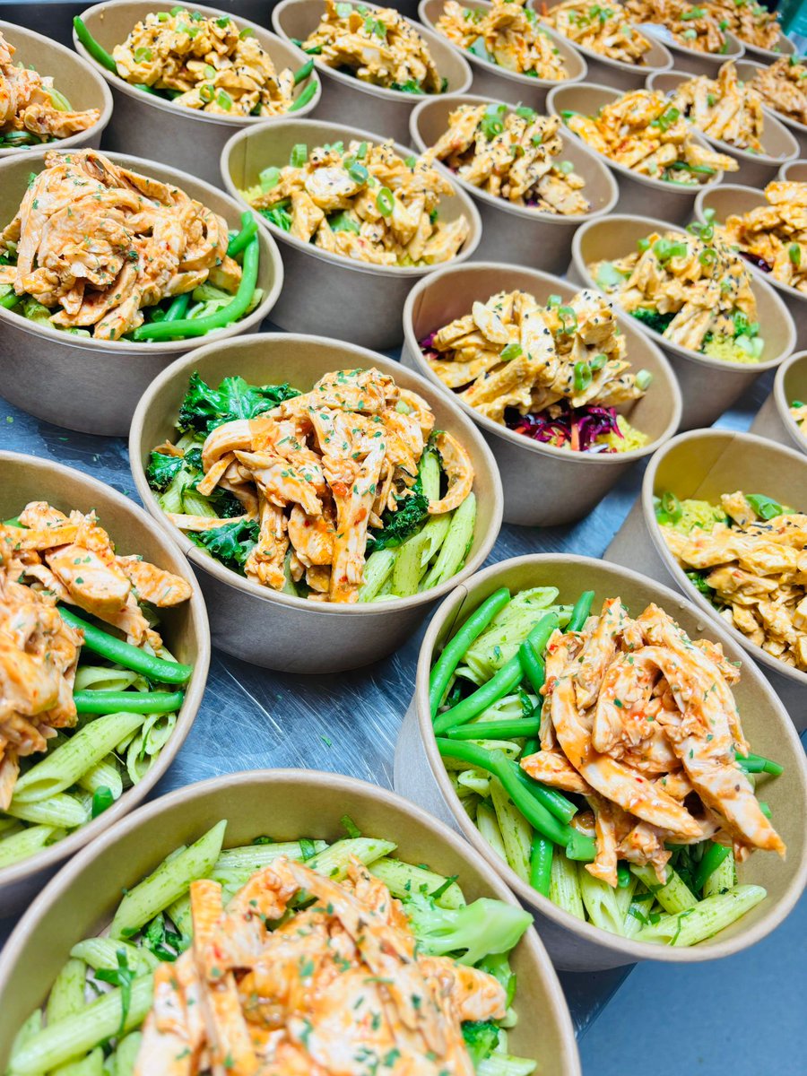foodfusion2015's tweet image. Calling all nutritionists, are we ready with pre - and post game meals 🤔
We have you covered with our delicious and nutritious meals, macro specific meals made fresh and ready to go 💪🏻
#nutrition #nutritionists #football #basketball #healthy #sports #nationwide #letsgo