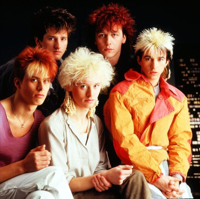 ProyectoBrit2's tweet image. Vamos con más de los 80s...
Kajagoogoo🏴
Magician Man (1983)
-New Wave
-Tema de su Album debut "White Feathers" de 1983
-N°5 su Album en UK
youtu.be/YRysGhz8_Yg?si…