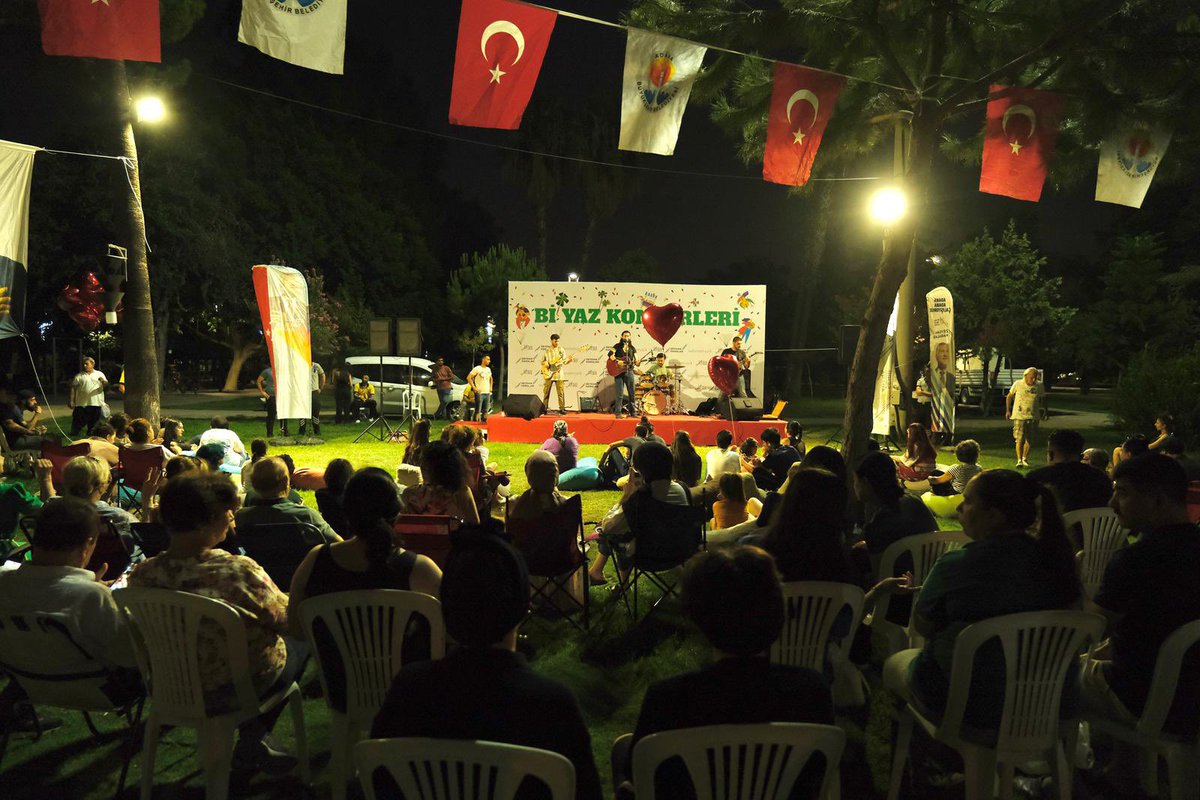 Bi’ Yaz Konserleri başladı. 🎤🥁🎸 

Atatürk Parkı’nda düzenlenen Bi’ Yaz konseriyle vatandaşlarımızı kültür sanat etkinlikleriyle buluşturmaya ve yaz akşamlarını keyifli hale getirmeye devam ediyoruz.