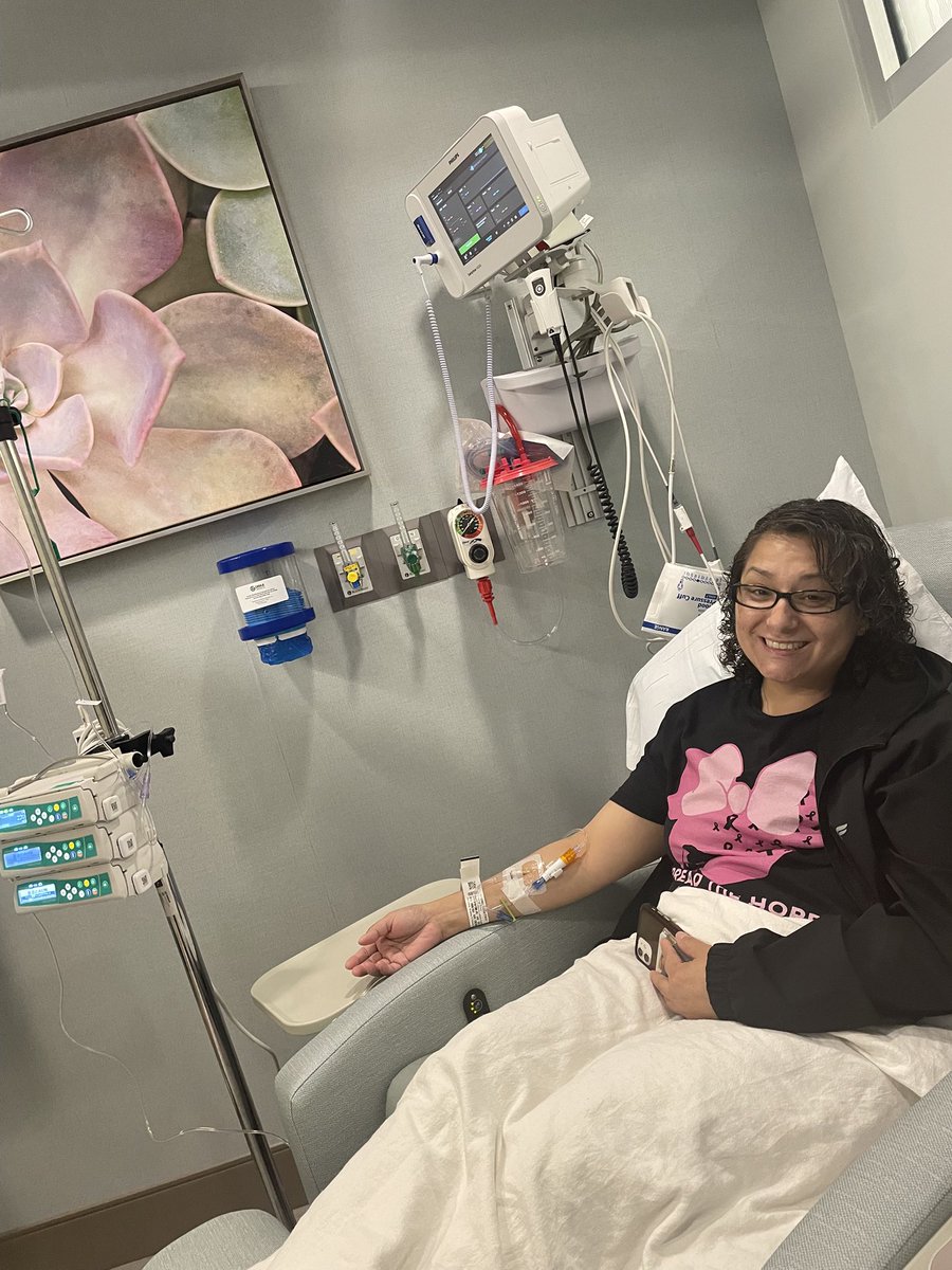 SERENITY_LOVE80's tweet photo. Happy Hump Day!!! Hooked up and Meds flowing..3,2,1 😴😴… 3rd bone infusion down 1 to go! #FightingBreastCancer🩷#BreastCancerPatient🩷#Believe #Faith #GetHookedOnHope🩷#FightCancer🩷#KnockOutCancer🩷#FightLikeAGirl🩷#NeverFightingAlone🩷 https://t.co/K4fojQyPBG