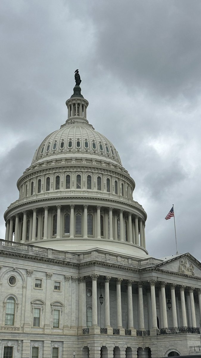MCGreenBank's tweet image. Yesterday, our team had the incredible opportunity to take a private tour of the U.S. Capitol! 🇺🇸 We explored historic rooms and even got to watch the Senate in session — a truly unforgettable experience.
A huge thank you to @ChrisVanHollen for making this visit possible! 🙏