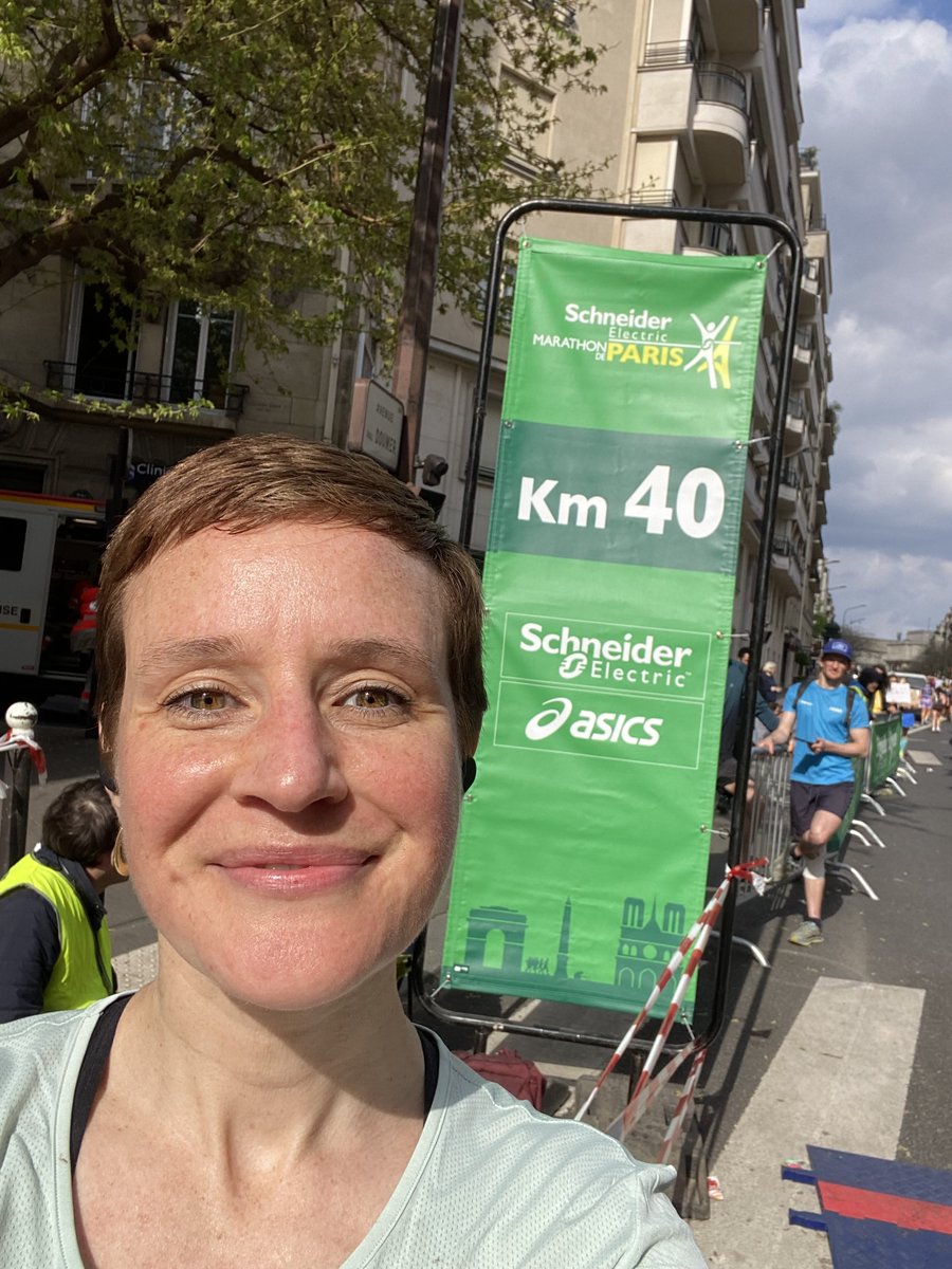 Mesouk's tweet image. "I see the wonderful support offered by Meso UK to my clients & others suffering with mesothelioma, particularly by the Meso UK nurses, and I wanted to contribute to that in any way I could."
Thanks to Emma Draper from @ThompsonsLaw for completing the Paris Marathon💙