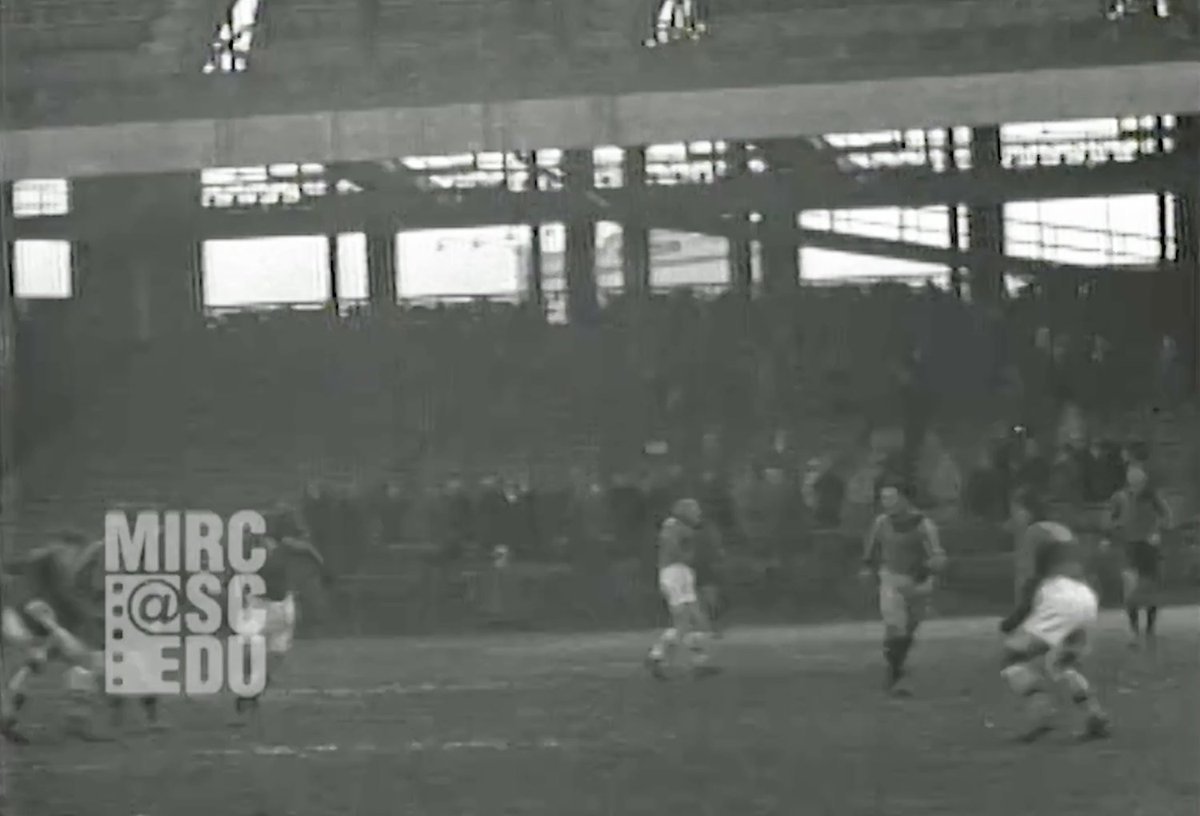 USSoccerHistory's tweet image. Now at the SASH YouTube channel, the first soccer footage in the world filmed with sound. From December 18, 1927: New York Nationals 2-2 Brooklyn Wanderers at Ebbets Field @soccerhof @ussoccer @MLS @MenInBlazers @TheAthleticFC @ESPNFC
youtu.be/qlRBsFsQ7dc