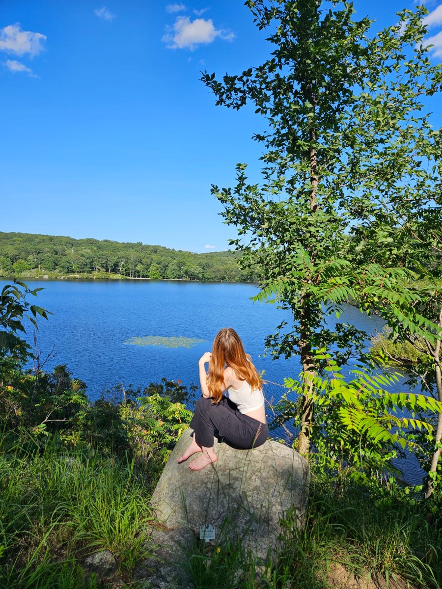 oh__erna's tweet image. Nature therapy: 100% effective, 0 side effects 🌿💭 works everytime lol