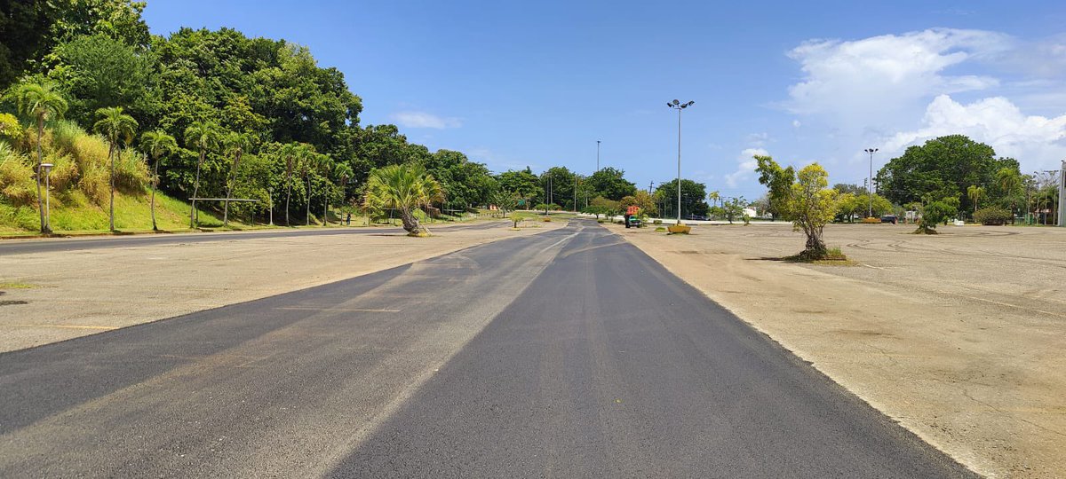 Culminan con éxito los trabajos de repavimentación en el estacionamiento principal de estudiantes (Área Blanca) del Recinto Universitario de Mayagüez.