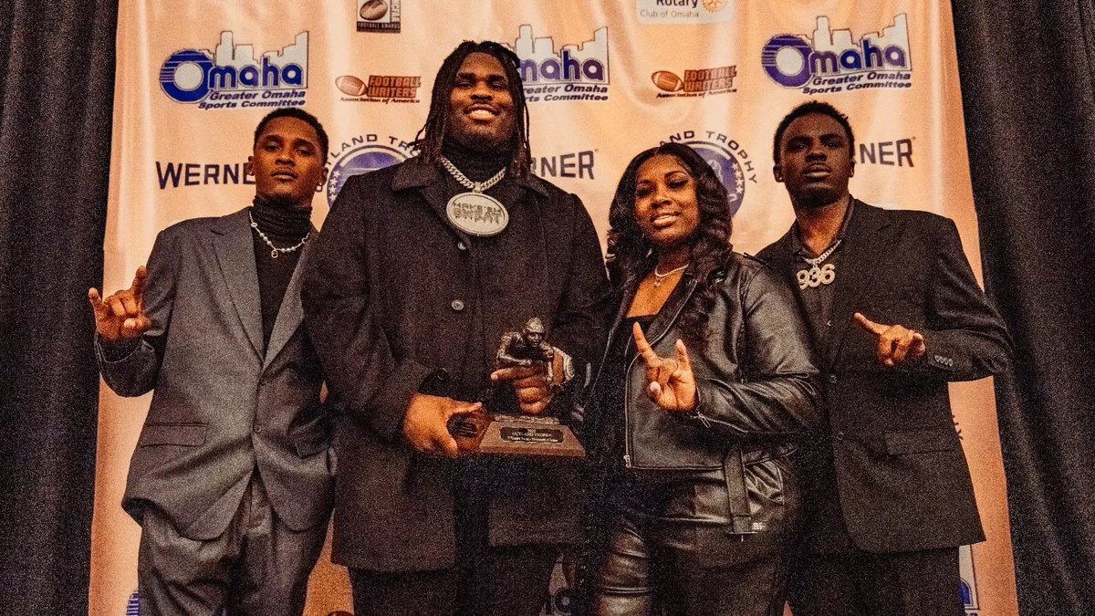 LeeThreeTimes's tweet image. Since 2022 Texas has produced:

1 Doak Walker Award winner
2 Outland Award winners (back to back)
1 Lombardi Award winner
1 Thorpe Award winner
28 NFL Draft Picks

Culture+Development+Capital=Texas

🐂🐂🐂