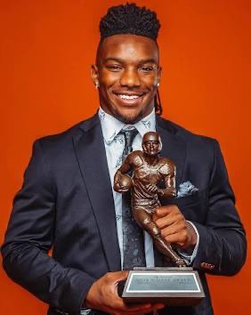 LeeThreeTimes's tweet image. Since 2022 Texas has produced:

1 Doak Walker Award winner
2 Outland Award winners (back to back)
1 Lombardi Award winner
1 Thorpe Award winner
28 NFL Draft Picks

Culture+Development+Capital=Texas

🐂🐂🐂