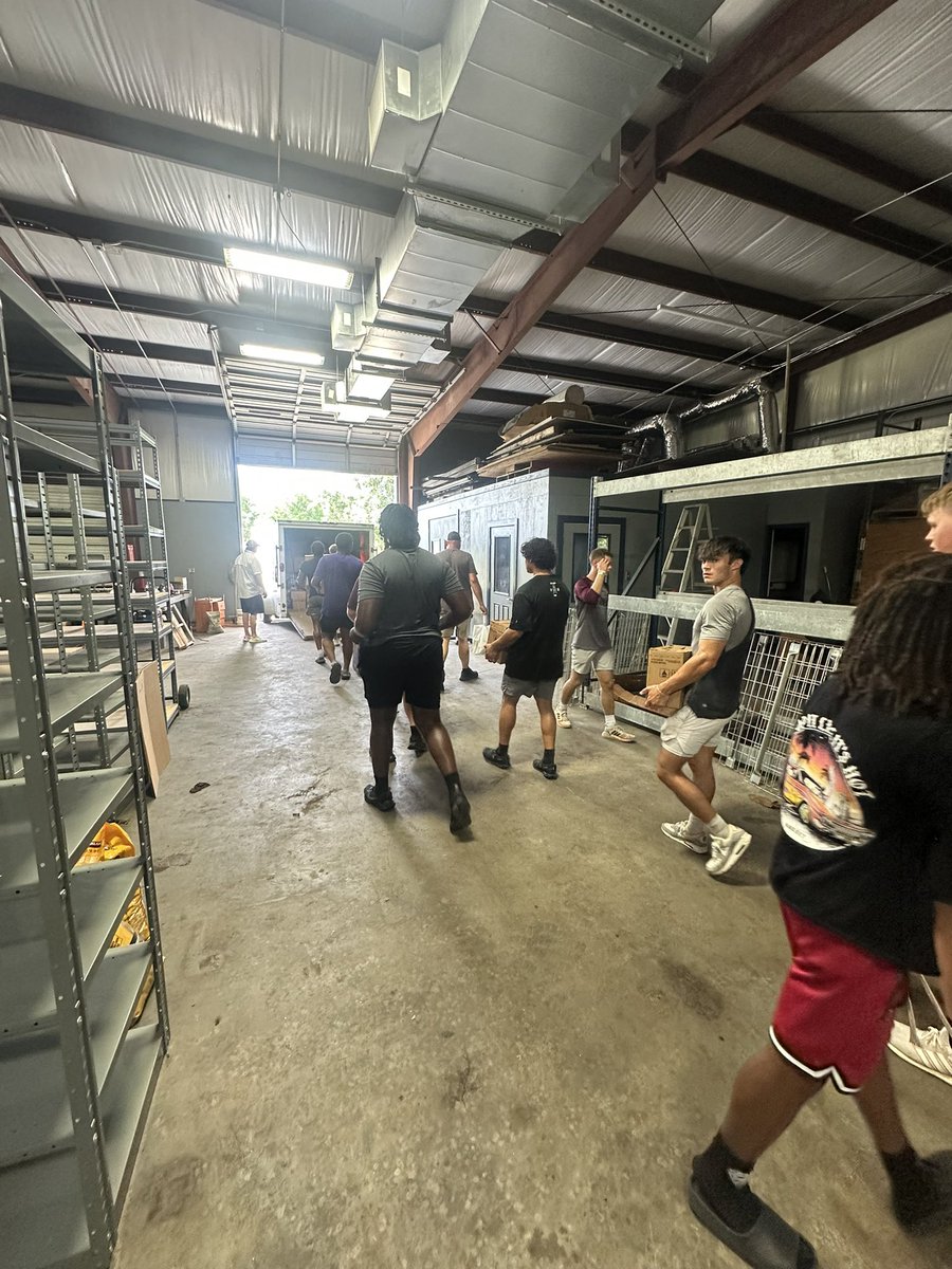 Got a chance to help give back to the families that lost their loved ones in the central Texas flood today❤️ 
#biggerthanball