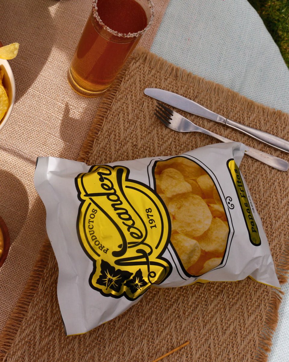 alexandersnacks's tweet photo. The classic table. Papas Alexander , golden hour, and a drink to match.

Crafted for those who savor every detail.

Explore the collection — link our bio 🔗

#productosalexander #gourmetsnacks #ecuador https://t.co/hPhpcdfHtU