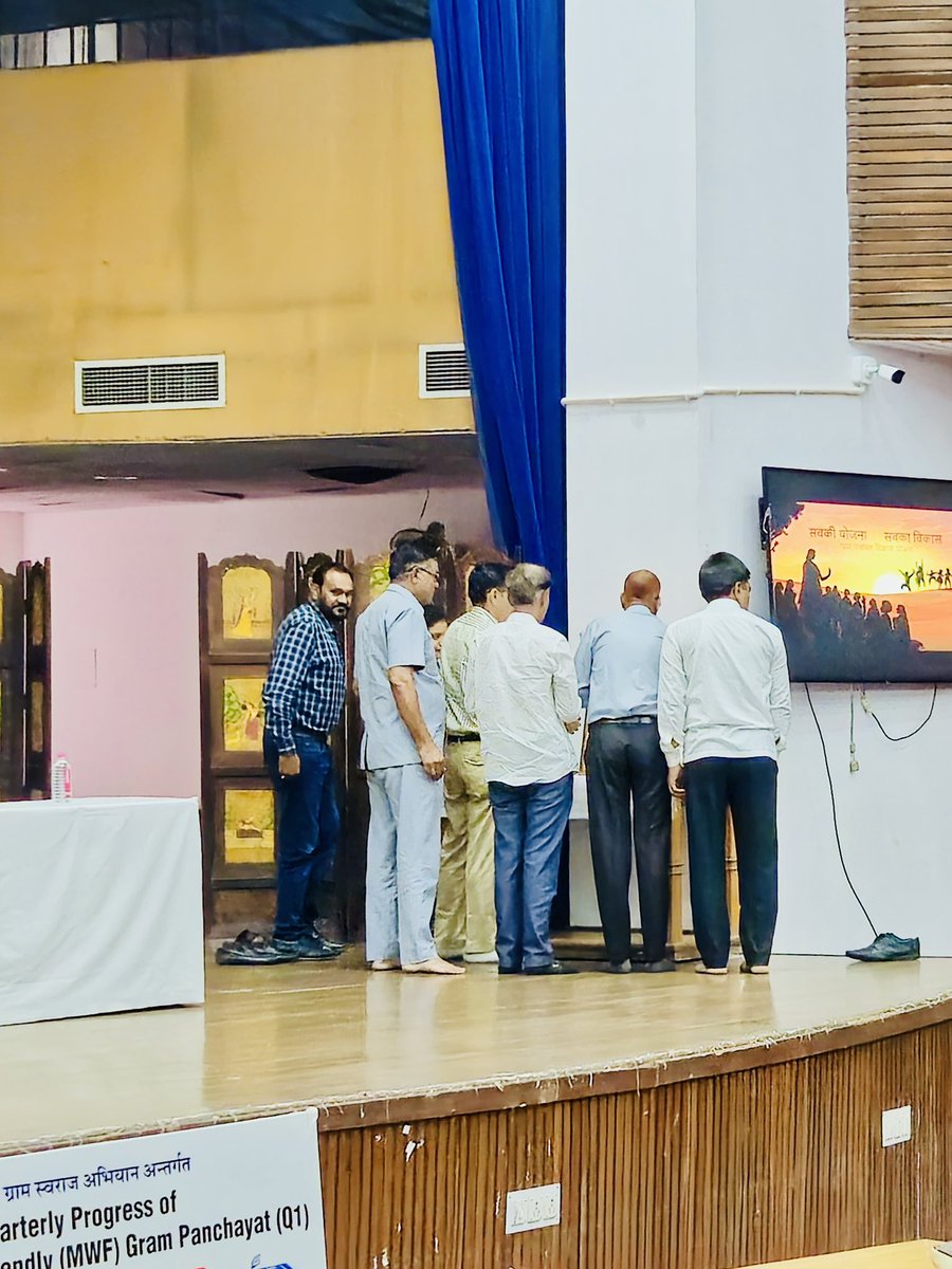 *राष्ट्रीय ग्राम स्वराज योजना  की वार्षिक कार्य योजना के संबंघ में इंदिरा गाँधी पंचायतीराज एव ग्रामीण विकास सस्थान जयपुर  में एक दिवसीय कार्यशाला में भागा लिया*!