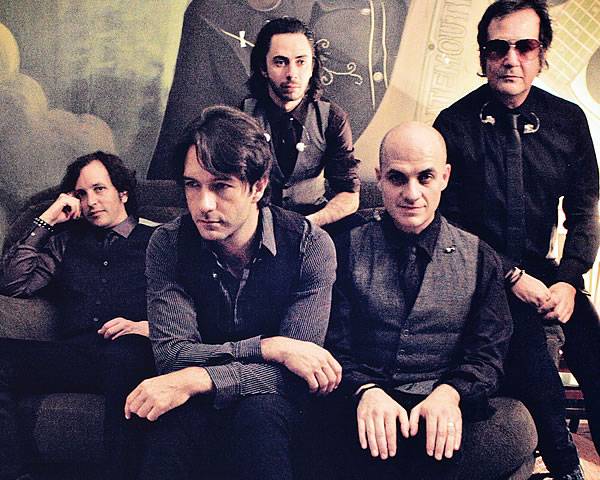 YaNoSoyJoven16's tweet image. Que buena canción!!! Esa banda va a llegar lejos.

😁😁😁

#Repoderoso