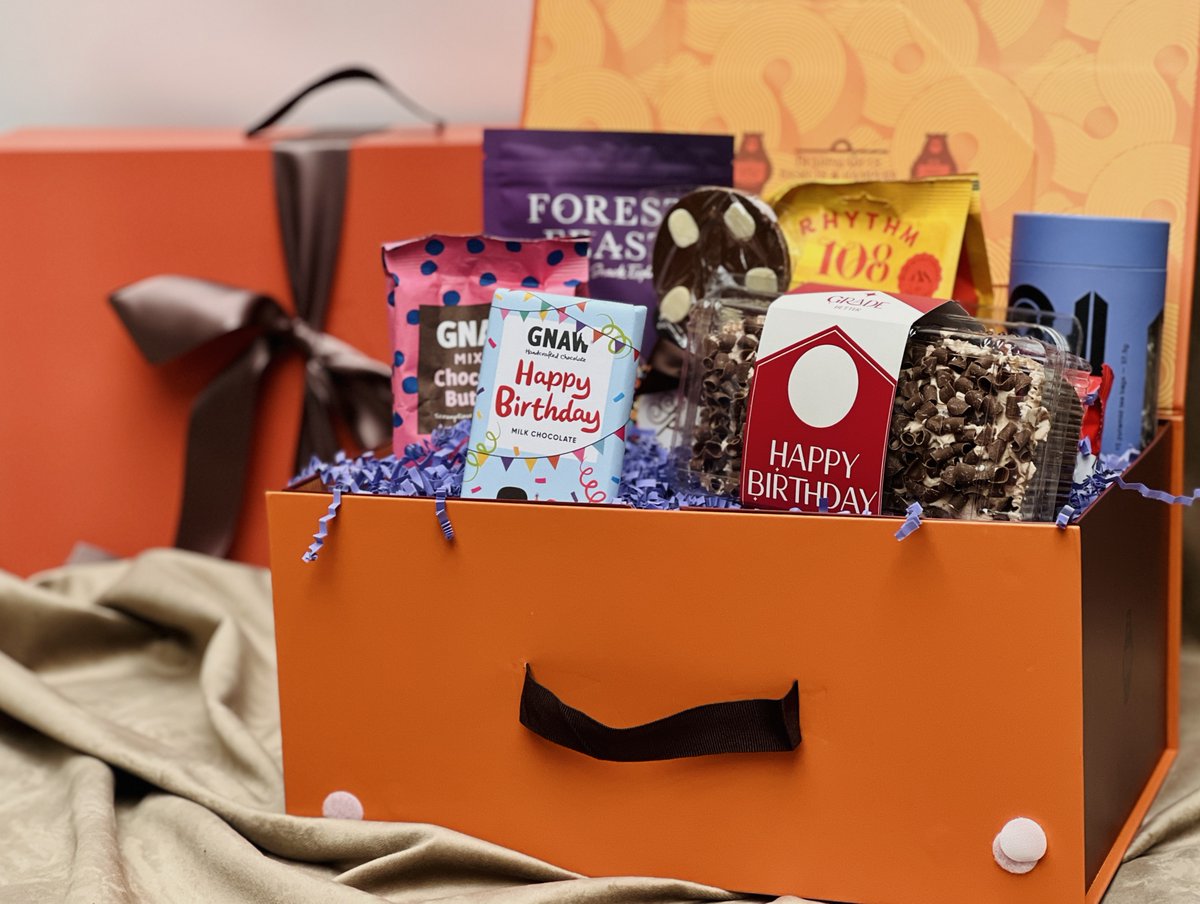 BasketsGalore's tweet image. Today's Gift Basket Of The Day is the ''Surprise Birthday Gift Hamper for Her"
ow.ly/ZilA50WmlcT
Follow & RT to enter #prize draw to #win a Gift Basket.
More info via our blog.
#dailydispatch #gifts #competition #giftbasketsrule #birthdaygifts