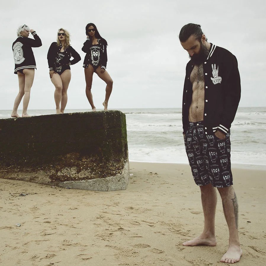 WHO WEARS SHORT SHORTS!

@scroobiuspipyo doesn’t!

scroobiuspip.backstreetmerch.com/products/dark-…

#speechdevelopmentrecords #sdr #independentlabel 
#rap #independenthiphop #hiphop #scroobiuspip #scroogemcduck #shorts #swimwear