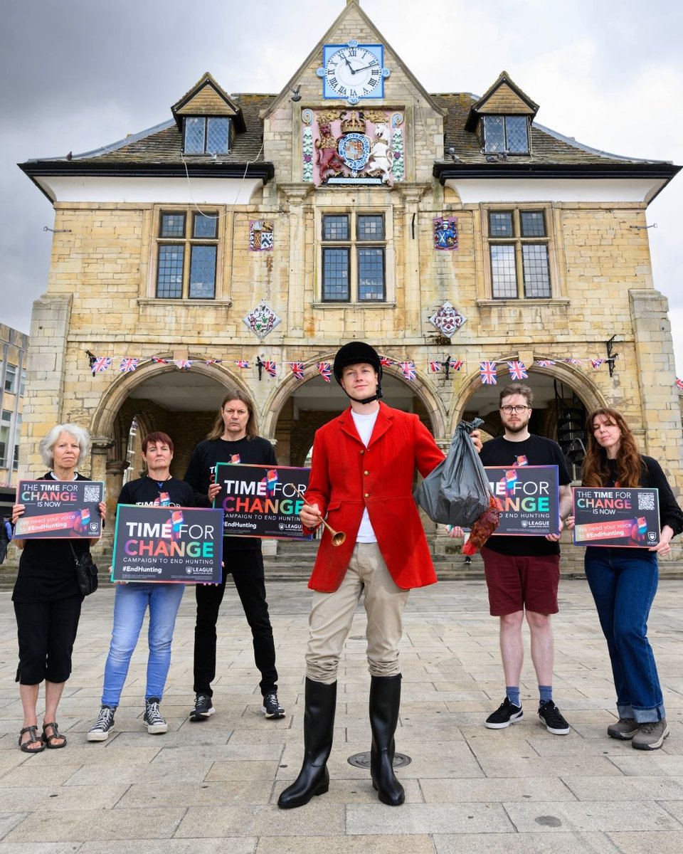 LeagueACS's tweet image. We were in Peterborough today to expose the links between the city’s Festival of Hounds and the illegal blood sport of fox hunting.
Read more and find out how you can help: leagueacs.co.uk/GJC8x
#TimeForChange