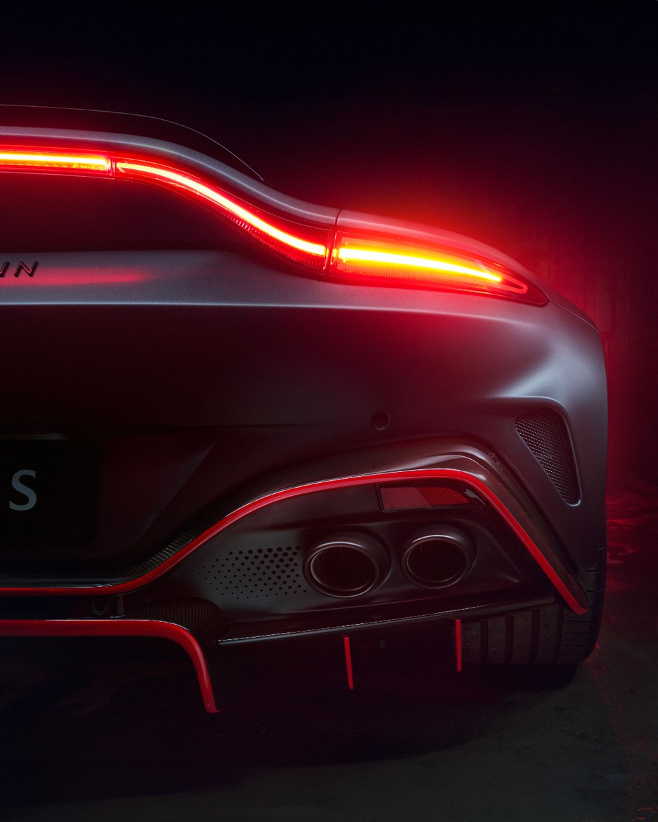 Greater power-to-weight. Greater power-to-thrill.

Optional carbon fibre roof, carbon ceramic brakes, carbon fibre lower pack, and carbon fibre performance seats. Blended with a class-leading power output of 680PS.

#AstonMartin #VantageS #THRILLDRIVEN