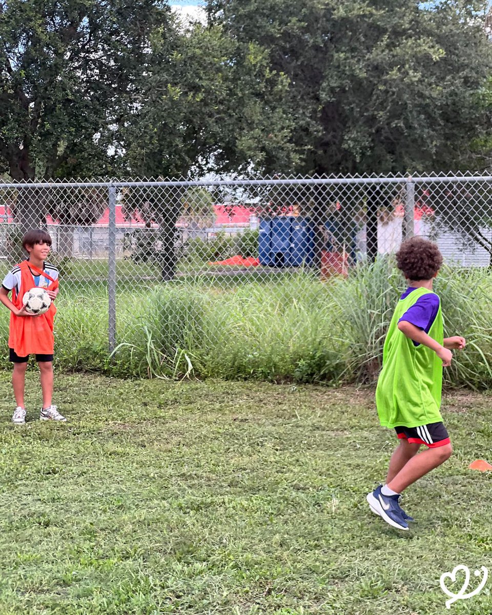 fccusaofficial's tweet image. This week at FCC, a child missed a play—and three teammates ran to say, “It’s okay, we’ve got you.”
That’s what we teach: not just how to play, but how to show up for each other.
Support, empathy, and teamwork. That’s how kids grow—with us, and with each other. ❤️⚽
#FCCUSA