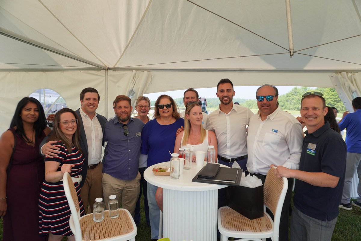 Anna Roberts (@annarobertsmp) on Twitter photo Made here matters most 🇨🇦
I was incredibly proud to stand with Jay, and the Wilmont family at the grand opening of the new Haven Greens Greenhouse, which uses state of the art technology to feed Canadians.
Canada’s Conservatives will always support Canadian industry and partner Made here matters most 🇨🇦
I was incredibly proud to stand with Jay, and the Wilmont family at the grand opening of the new Haven Greens Greenhouse, which uses state of the art technology to feed Canadians.
Canada’s Conservatives will always support Canadian industry and partner