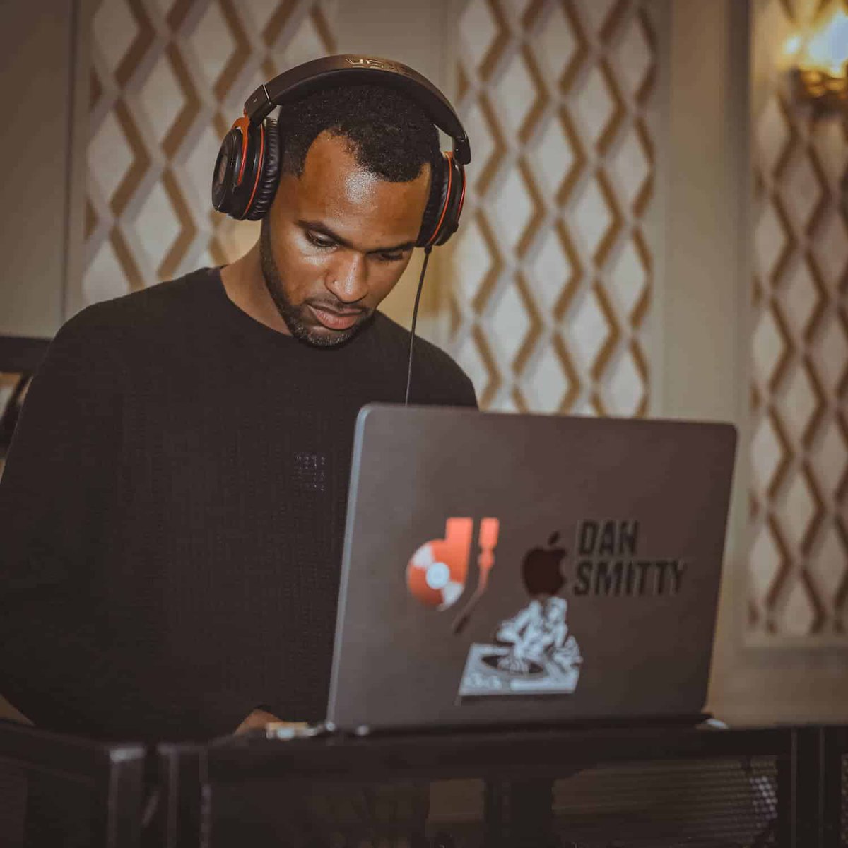 stormdjs's tweet image. Book DJ Dan Smitty for your event! Versatile sounds and seamless execution guaranteed. 🎶 #DJDanSmitty #EventSuccess
storm-djs.com/exclusive-djs/…