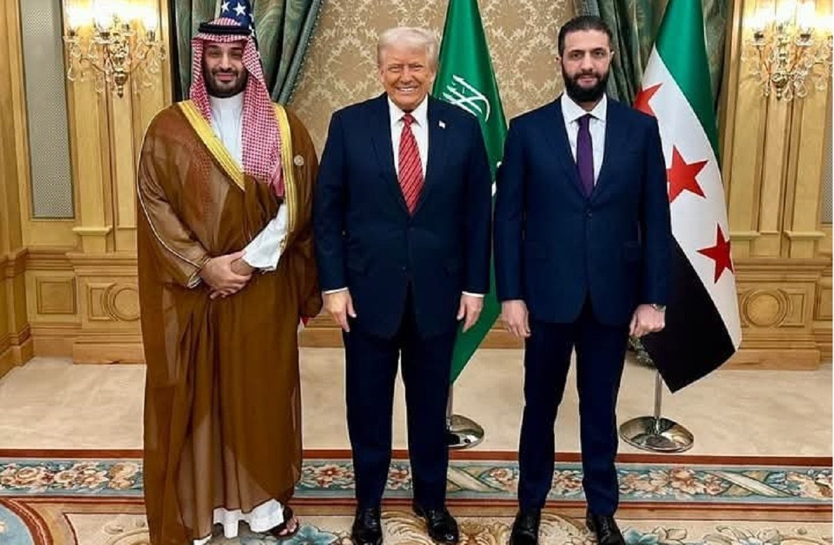 seyyedoona's tweet image. این یارو جولانیه.
نه هستهای داشت،نه موشک،نه «مرگ بر اسرائیل» میگفت.
هر چی میگفتن، میگفت چشم.
تا کمر هم برا آمریکا و عربستان و اسرائیل خم میشد!
میزدن تو سرش، آخ هم نمیگفت!
فقط خواستم بدونین، به اینم حمله شد…
یاد بگیریم، باج به اینها کسی رو نجات نمیده!