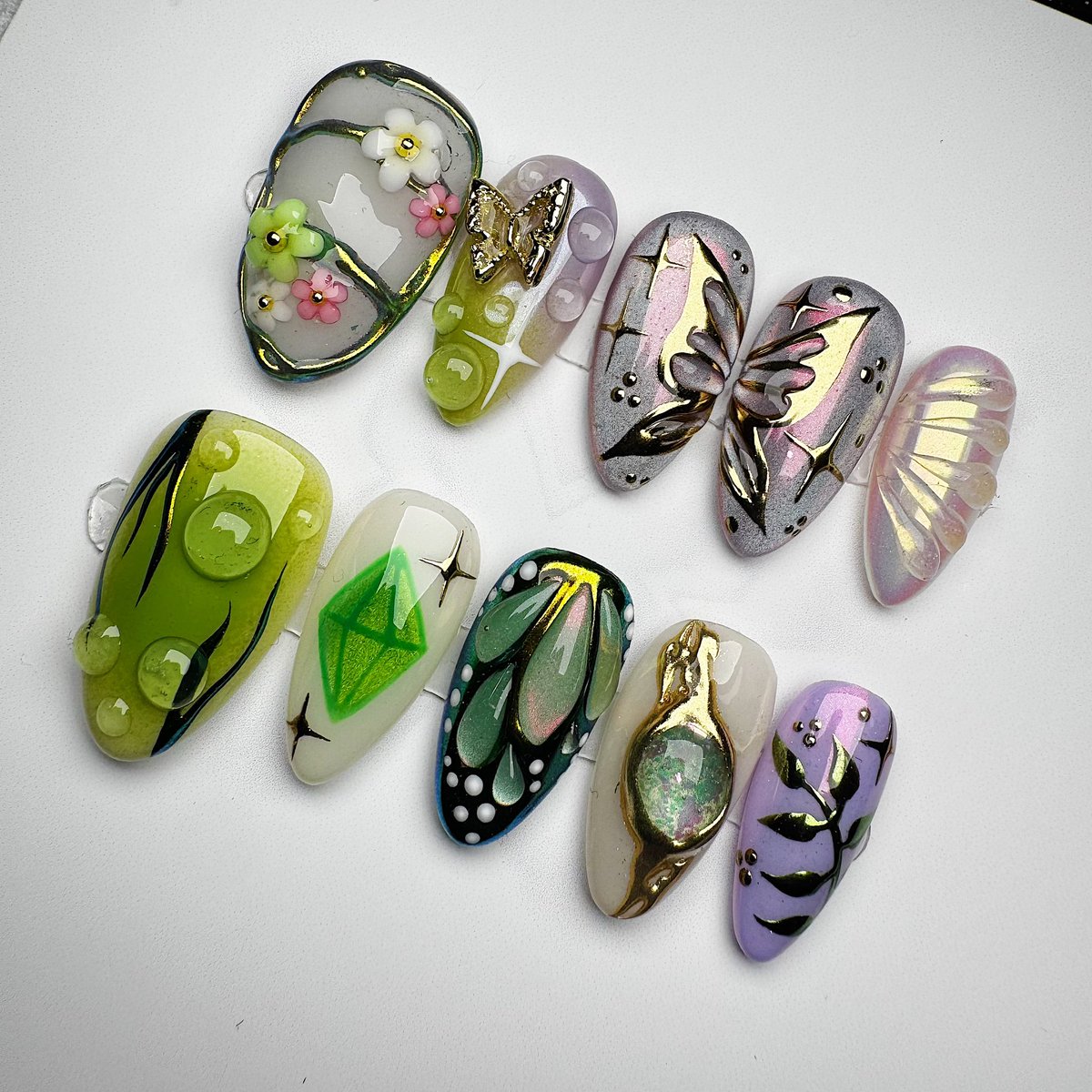 Je vous dévoile mon plus gros projet : 

J’ai créé un set d’ongle en collaboration avec <a href="/TheSims/">The Sims</a> <a href="/LesSims/">Les Sims</a> &amp; <a href="/EAFrance/">EA France</a> ! 🥹
A l’occasion du nouveau pack Les Sims 4 Nature Enchantée, ils m’ont laissé carte blanche pour créer cette pépite. 
 #SponsoredByEA #TheSims4