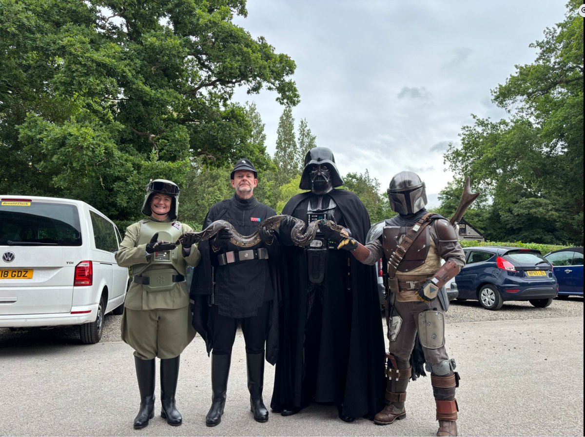 🐍 It’s #WorldSnakeDay — and honestly, we’ve just been waiting for an excuse to post this photo of the Imperial North Western Squad handling something suspiciously reptilian.

Don’t worry — it wasn’t a juvenile sarlacc. 

#UKGarrison #501stLegion #SnakeOrSarlacc