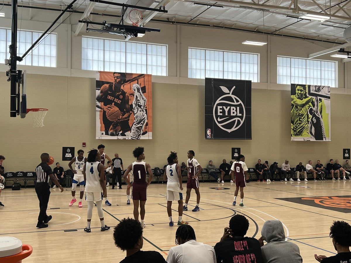 This has been a REALLY fun game between AB Elite 16u and Team United 16u.

CJ Rosser &amp; King Gibson are Top 5 prospects in the Class of 2027 Team United, but through three quarters AB Elite’s Beckham Black has been the best player on the floor

19 points &amp; 5 assists + 9 point lead