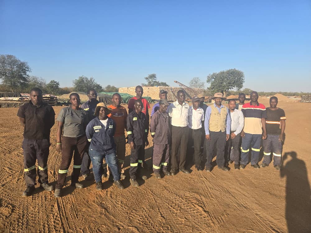 GMBdura (@gmbdura) on Twitter photo GMB CEO Dr. Edson Badarai continues his engagement exercise meeting GMB Rutenga Depot workers during his tour to assess intake at depots.
#Food Security: Everywhere. Everyday.
<a href="/MoLAFWRD_Zim/">MinofLands,Agric,Fisheries,Water&Rural Development</a> <a href="/obertjiri/">Obert Jiri</a> <a href="/joylynndoro/">Joylyn</a> <a href="/BadaraiEdson/">Dr. Edson Badarai (PhD)</a> GMB CEO Dr. Edson Badarai continues his engagement exercise meeting GMB Rutenga Depot workers during his tour to assess intake at depots.
#Food Security: Everywhere. Everyday.
<a href="/MoLAFWRD_Zim/">MinofLands,Agric,Fisheries,Water&Rural Development</a> <a href="/obertjiri/">Obert Jiri</a> <a href="/joylynndoro/">Joylyn</a> <a href="/BadaraiEdson/">Dr. Edson Badarai (PhD)</a>