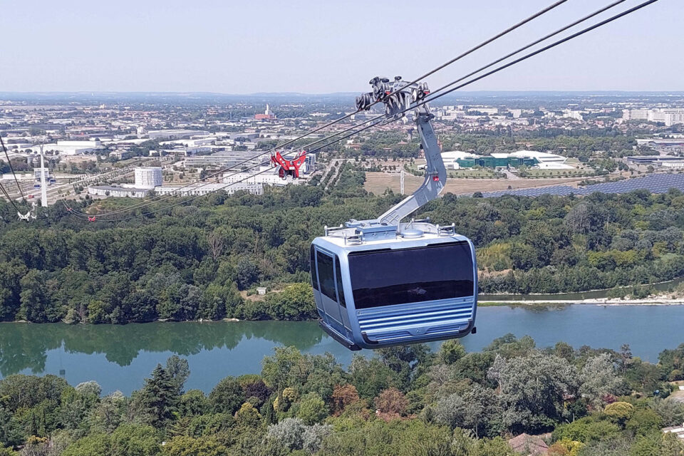funimag's tweet image. Aujourd'hui sur le #TDF2025 pas de funiculaire autour de Toulouse mais une montée à Pech David sur fond de Téléo, le téléphérique Urbain Sud de Toulouse, le plus long de France (3000m) depuis 13 mai 2022 🇫🇷 🚡 🚴
#cablecar #urbanmobility #Téléo #Toulouse #TDF #cyclism