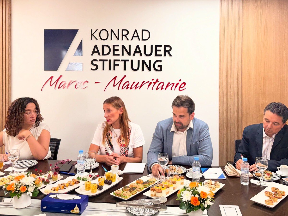 Hoy nuestra directora ha participado en un almuerzo-debate en Rabat, organizado por la Fundación Konrad-Adenauer, donde ha hablado sobre el legado andaluz en la diplomacia cultural y el papel de nuestra institución en la promoción del diálogo y la cooperación internacional 🌍🤝
