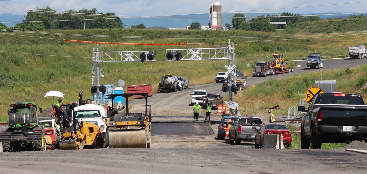 VaDOTStaunton's tweet image. Frederick County is opening a new section of Renaissance Drive this Friday, July 18. It will include a new CSX railway crossing.
On the same day, the RR crossing on nearby Springdale Road will close.
Details: vdot.virginia.gov/news-events/ne…