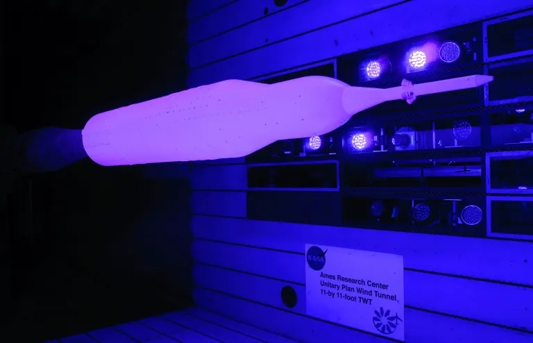 NASAAmes's tweet image. Glow up ✨
Our Pressure Sensitive Paint (PSP) got an upgrade! This tool helps researchers study how air pressure is distributed across aircraft and rocket models in wind tunnels.
The new version is called Unsteady Pressure Sensitive Paint (uPSP). It allows researchers to see…