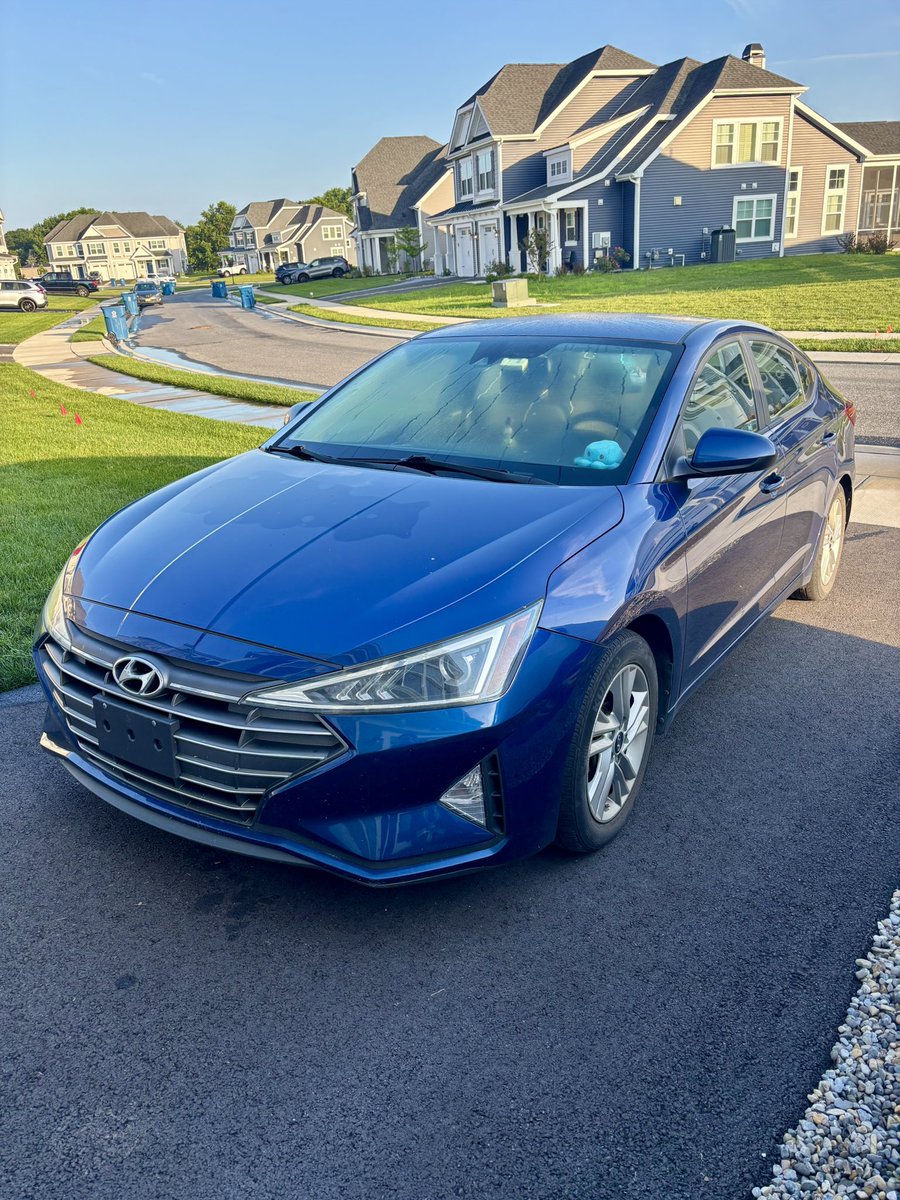 sl_goss's tweet photo. @nothinbutlag @CaptainSparklez Neat freak beware; she’s a mess but gets me where I’m going and holds my thrift store puzzle obsession lol (2020 Hyundai Elantra SEL) https://t.co/nimLLfkyCz