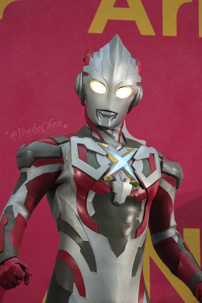YoakeChen's tweet image. 盗み見してたの、バレた…！

#ウルトラマンエックス