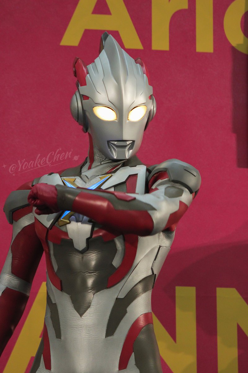 YoakeChen's tweet image. 盗み見してたの、バレた…！

#ウルトラマンエックス