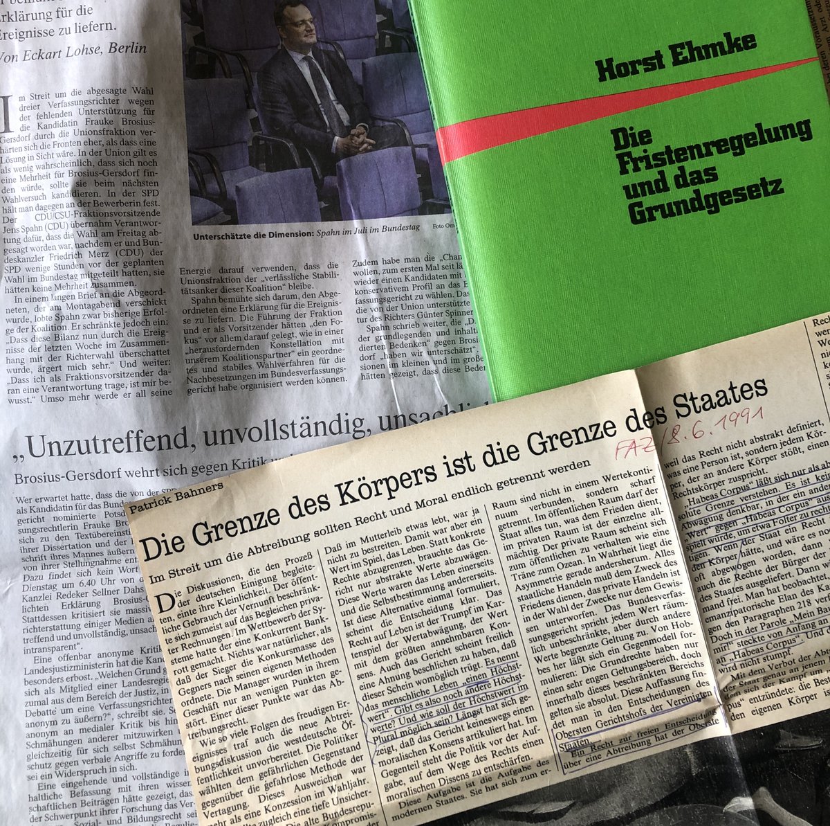 1991 - alles gesagt: Die Grenze des Körpers ist die Grenze des Staates
"...der Druck des Problems stellt im Übergang von der alten Bundesrepublik zum einigen Deutschland unser Verfassungsverständnis auf den Prüfstand. Die Prüfung könnte ergeben, daß das Abtreibungsurteil...