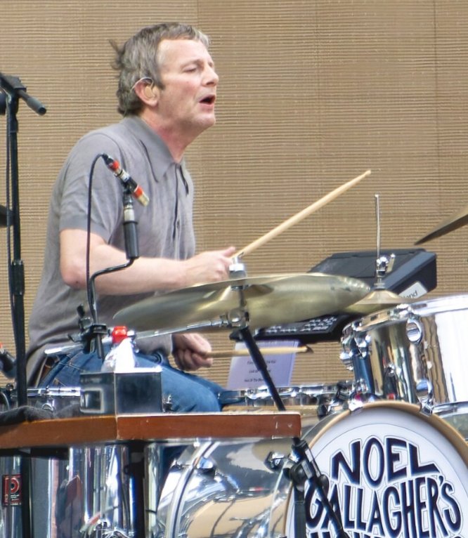 KID_A_OK's tweet image. @ruleiro @eltalcha Chris Sharrock ex baterista de Oasis, Noel Gallagher y The lightning seeds fue el baterista de The La&apos;s... Él era el bueno para el regreso de #Oasis #RePoderoso #Poderoso