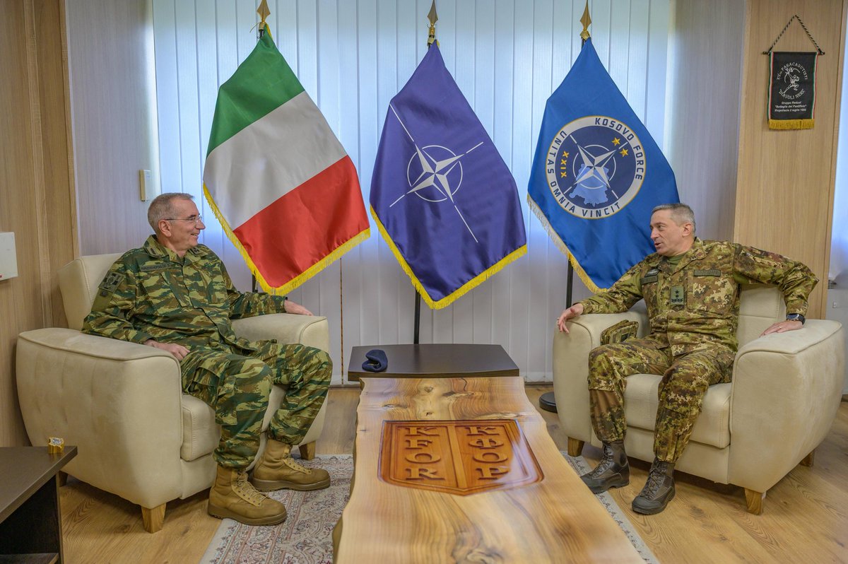 NATO_KFOR's tweet image. Today, the Commander of the #NATO-led #KFOR mission, Major General Enrico Barduani, welcomed the Commander of the First Army/EU-OHQ “Achilles”, Liutenant General  Stavros Papastathopoulos, at KFOR Headquarters in Camp Film City, Pristina.

#UNITASOMNIAVINCIT 
#StrongerTogether