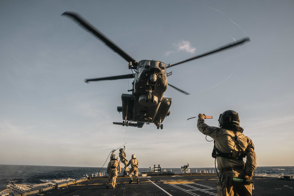 RCAF_ARC's tweet image. Throwback to some amazing shots from Op HORIZON from back in April. The CH-148 Cyclone Helicopter, Avalanche, sailed onboard HMCS Ville de Québec, as part of the UK-led Carrier Strike Group, on the North Atlantic Ocean.
