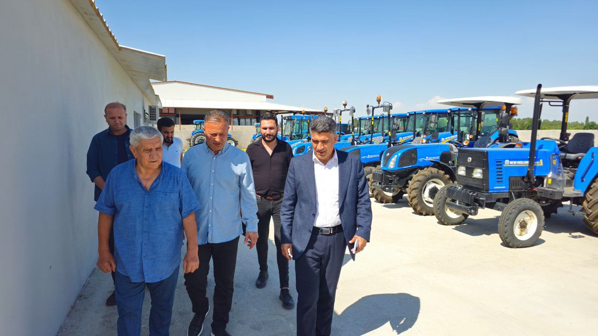 Şeref Bozdemir ve Hakan Demir’e ait New Holland tarım yatırımlarını ziyaret ederek hayırlı olsun dileklerimizi ilettik.

Ünlendi Barajı ve yapımına başlanan Depolama Barajı ile birlikte; tarım faaliyetleri ve yatırımlarla güçlenen, bereketi artan bir Iğdır hedefine kararlılıkla