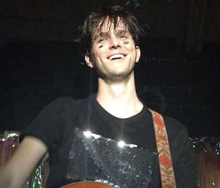 dailyDWeekes's tweet image. Double whammy today of sparkles AND smile,, feeling #joyous