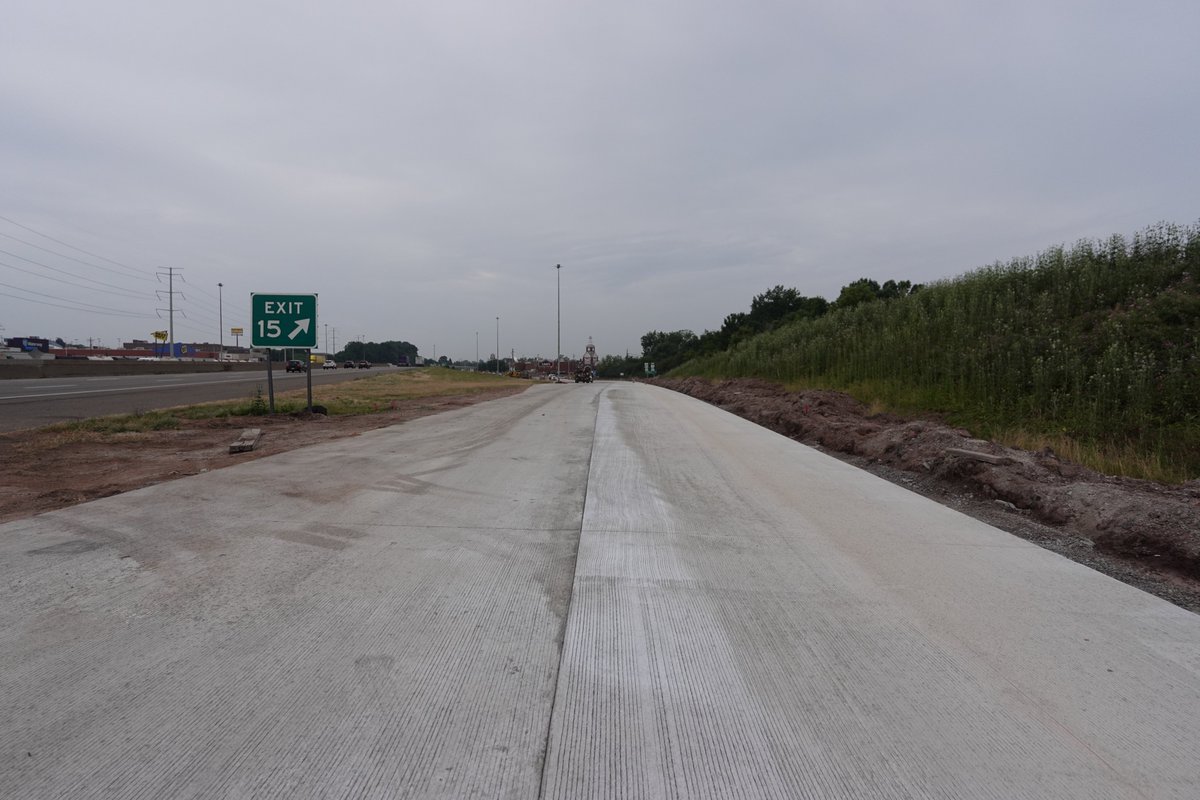 ODOT_Cleveland's tweet image. The exit ramp to Ridge Road off I-480 westbound is coming together nicely. The ramp is set to open back up in early August! 🙌#OpeningSoon #Smooth