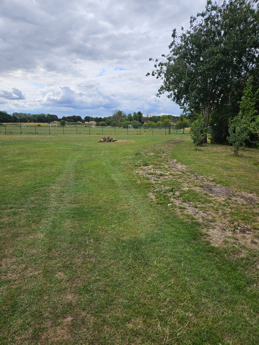LongFieldMelton's tweet image. 🌲 It has all been about tree surgery today. Trees overhanging near the meadow & on the field and a tree that died in the flood when it was surrounded by water for two months. If anyone wants to donate us a nice forty year old tree, please do get in touch! 🌲 @satrust_